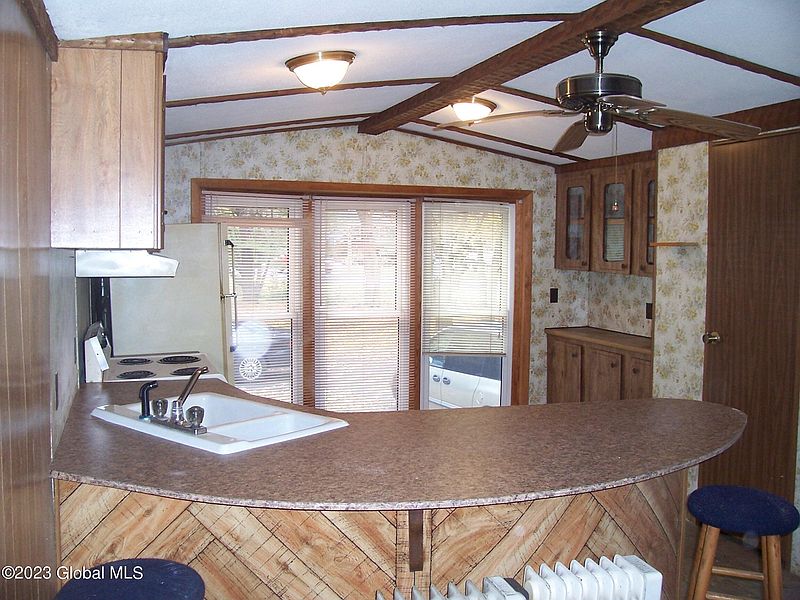 2nd image of 430 Daniels Road