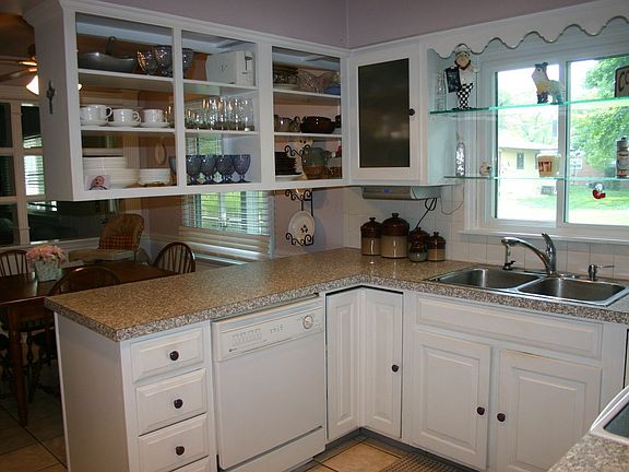 5th image of 4942 Larwell Dr