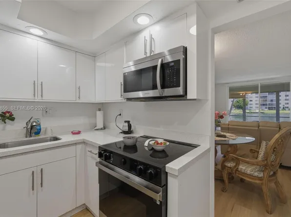 2855 Leonard Dr APT H106, Aventura, FL 33160