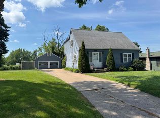 1109 Parker St, Cedar Falls, IA 50613