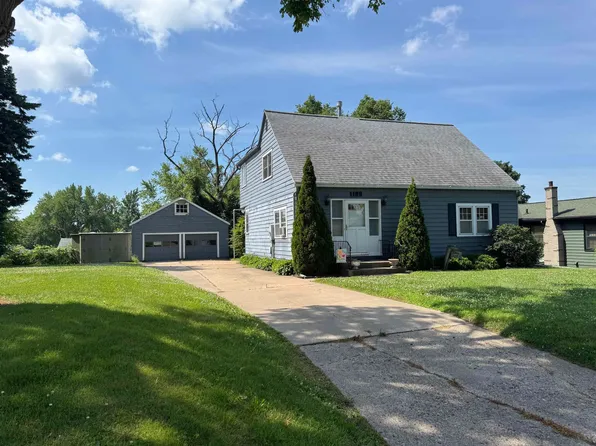 1109 Parker St, Cedar Falls, IA 50613