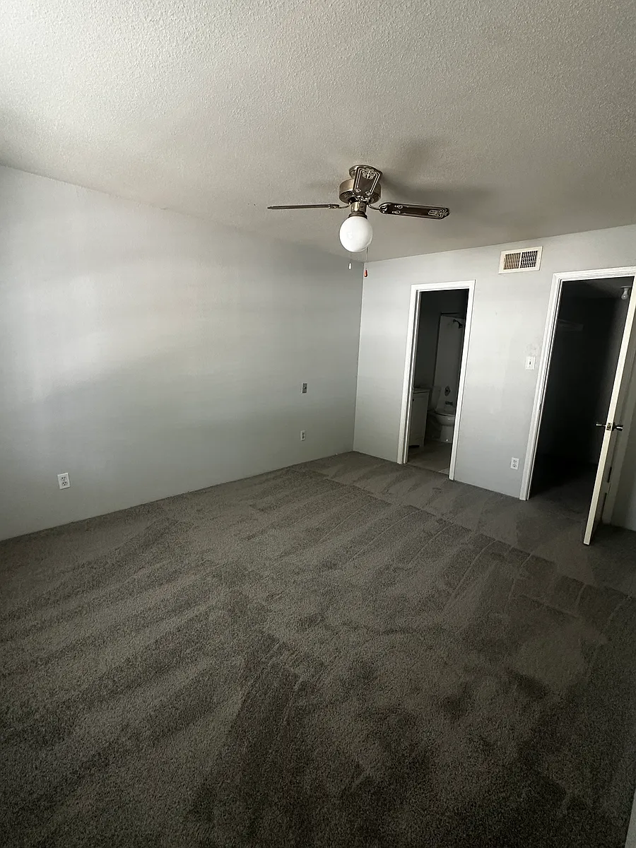 Building Photo - 9797 Leawood Blvd #1416