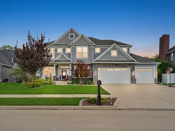 413 Lake Falls Blvd, Savoy, IL 61874