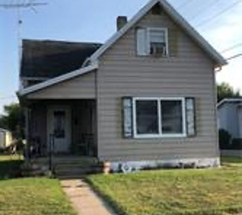 1st image of 615 W 9th St
