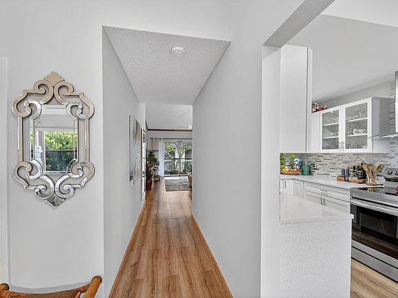 5th image of 7855 Willow Spring Drive #725