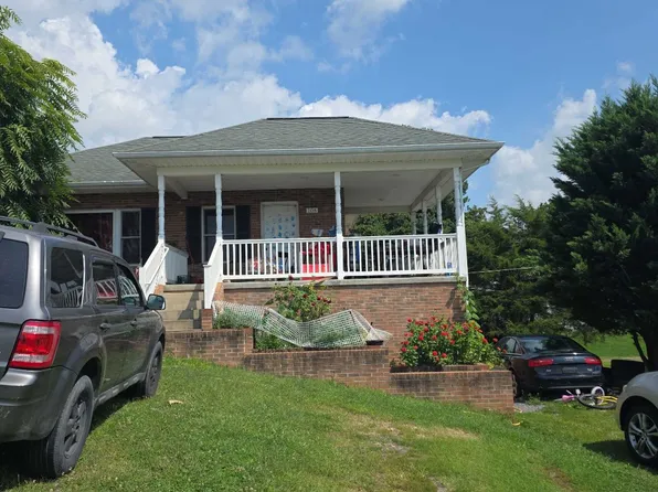 208 Center St, Mount Jackson, VA 22842