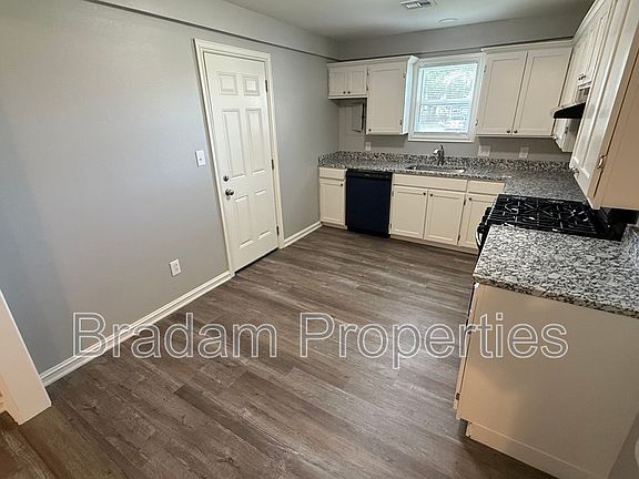 3rd image of 402 S Cedar St