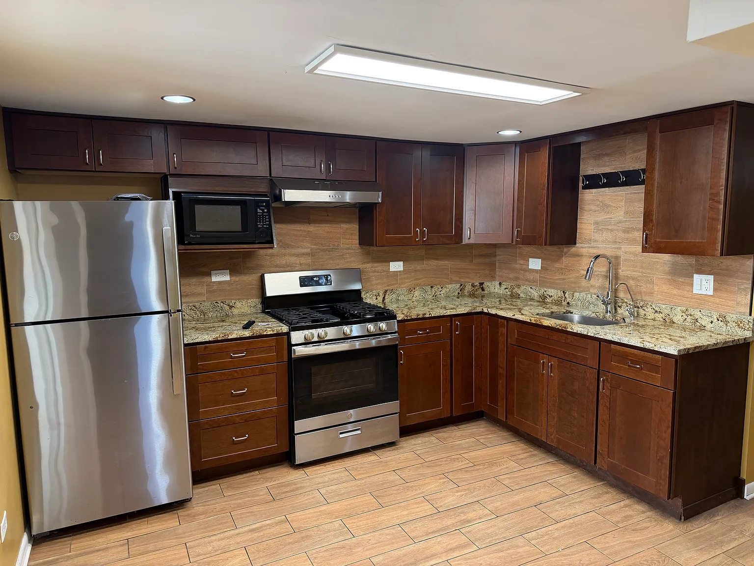2 bed, 1500 sqft, $1,995 — Photo 1