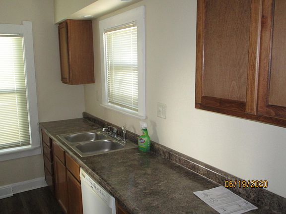 3rd image of 952 Atlantic Ave