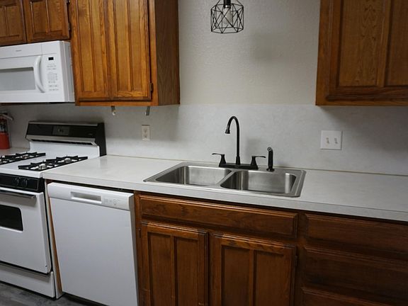 4th image of 4115 Latricia Ln APT B