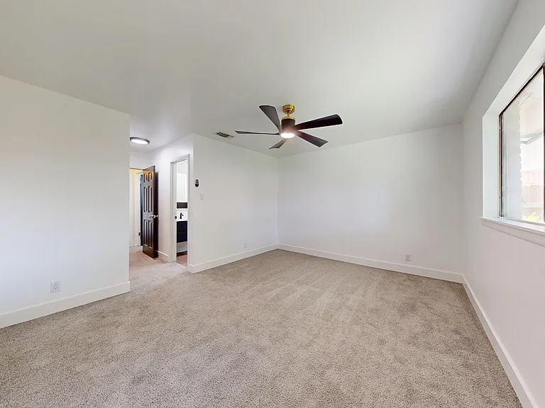 318 Renee Dr — Photo 23