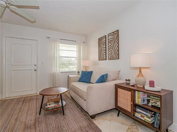 75 Royal Oak Court #204, Vero Beach, FL 32962