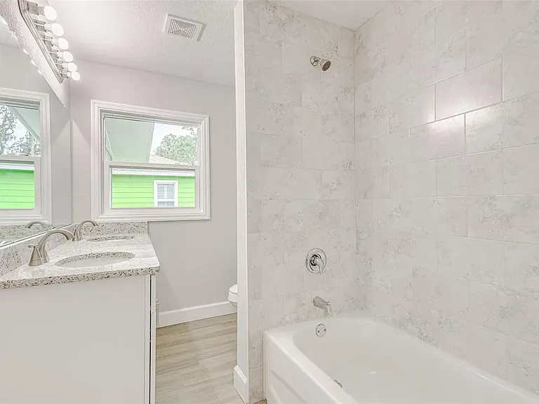 159 Avenue G SE — Photo 17