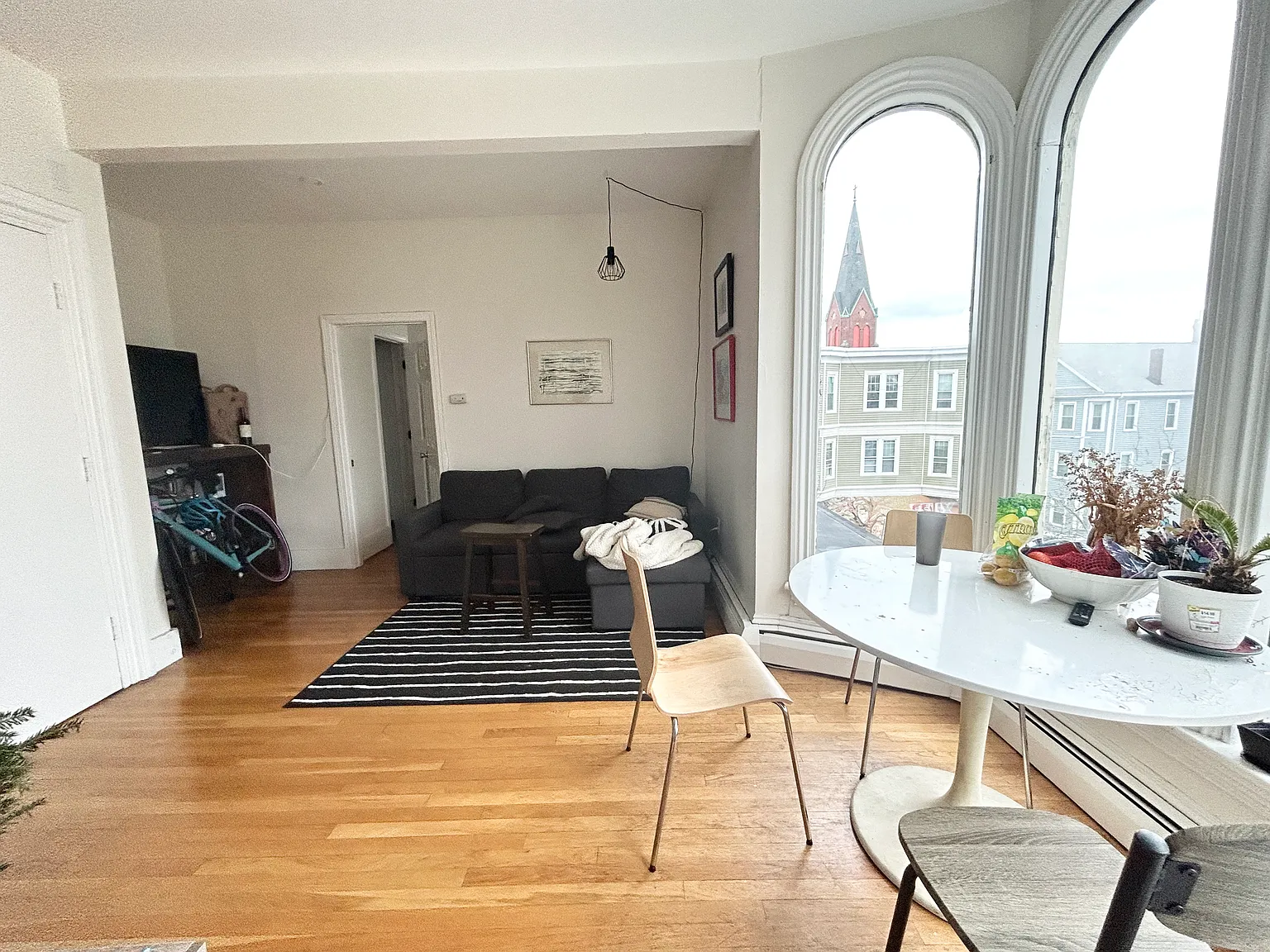 3 bed, 1200 sqft, $5,195 — Photo 2