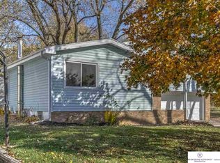 4803 Parkview Dr, Omaha, NE 68134