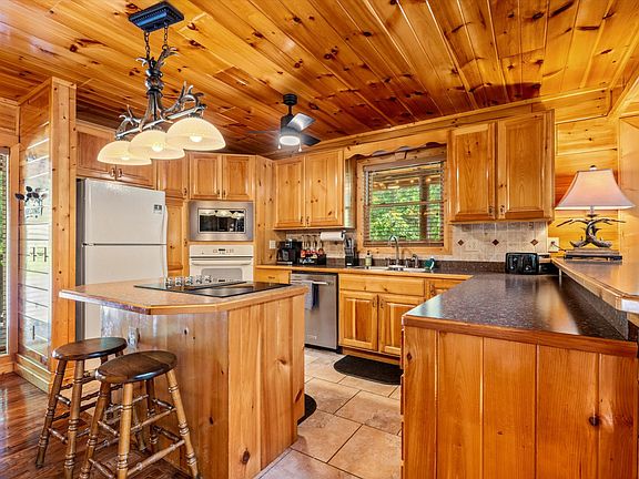 4th image of 1570 Oldham Springs Way