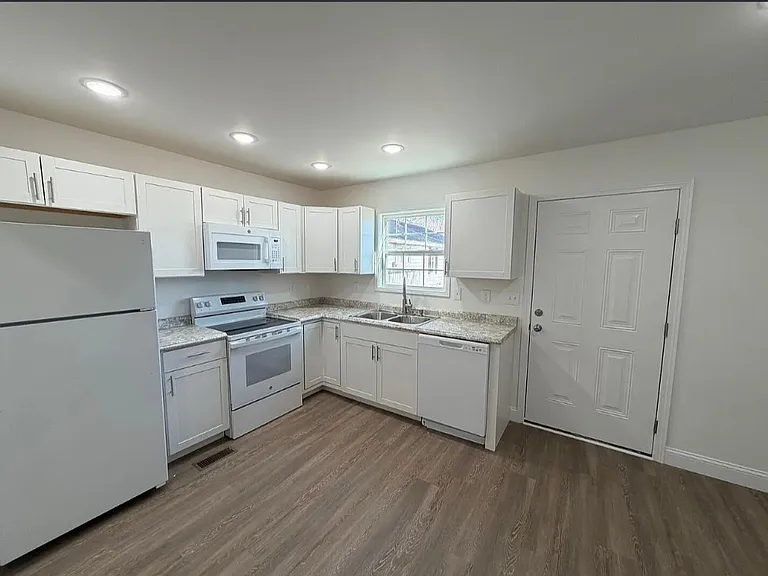 1407 Madison St — Photo 8