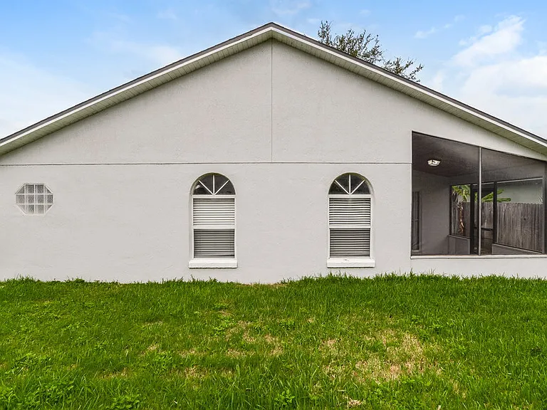 1876 Olivia Cir — Photo 16