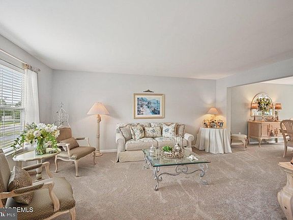 5th image of 21 Orchid Ln