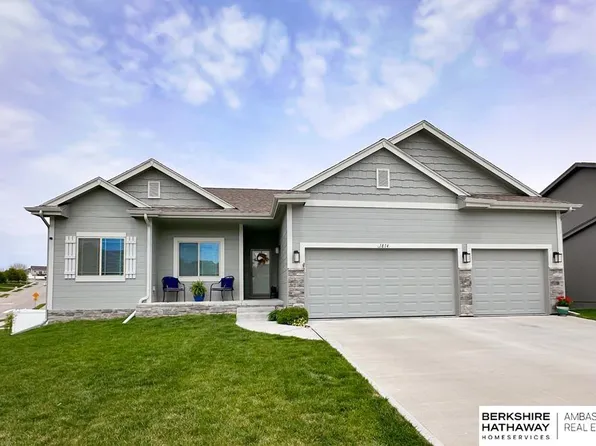 1814 Pilgrim Dr, Bellevue, NE 68123