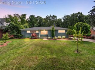 660 Sylvanwood Dr, Troy, MI 48085