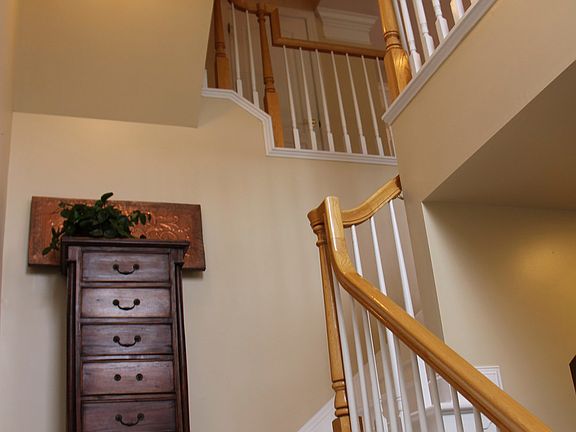 VIEW TWO TIER FOYER