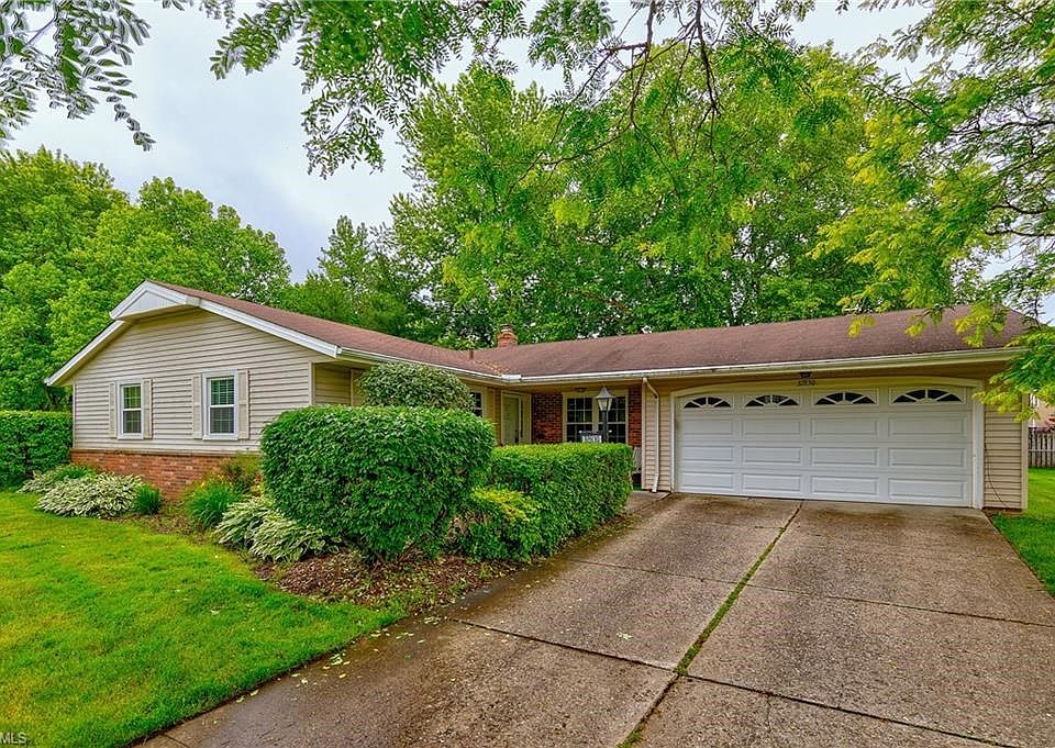 1st image of 32830 Arlesford Dr
