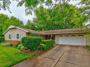 32830 Arlesford Dr, Solon, OH 44139