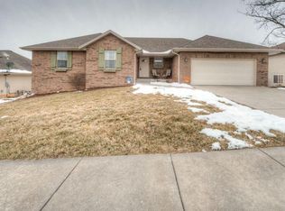 575 S Carriage Xing, Nixa, MO 65714