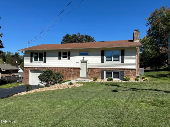 3704 Deepwood Dr, Johnson City, TN 37601
