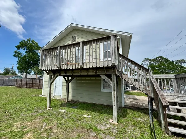 525 8th St, Port Saint Joe, FL 32456