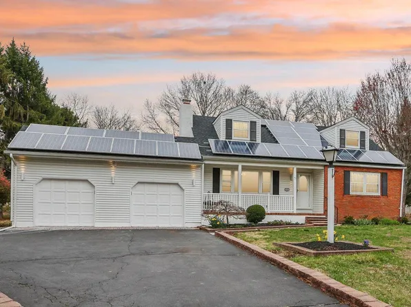 11 Winterset Dr, Trenton, NJ 08690