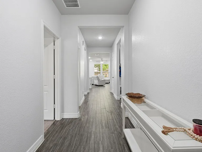 127 Buttonwood Ct — Photo 4
