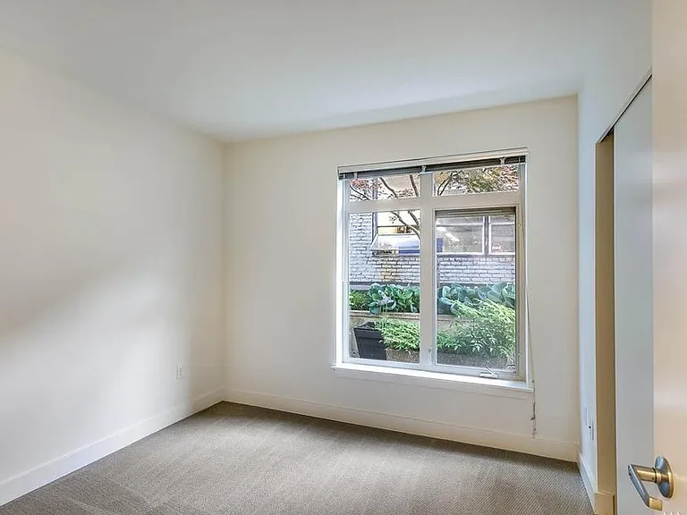 2nd bedroom will fit a queen