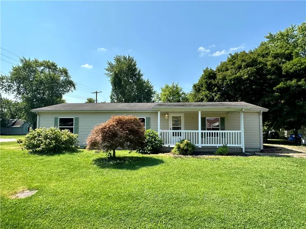 104 E Washington St, Toledo, IL 62468