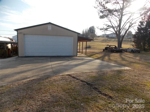 1307 Boxwood Pl NW, Lenoir, NC 28645