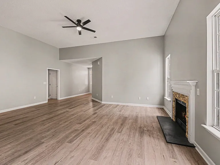 1854 Oleander Ct — Photo 6