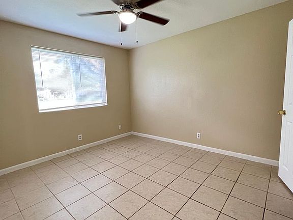 4th image of 200-227 Hunters Ln #221