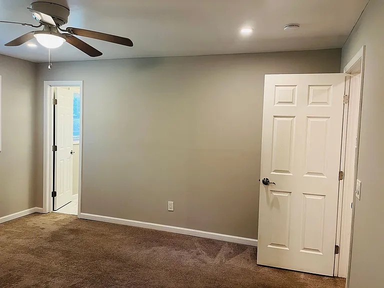147 N Lake Dr — Photo 34