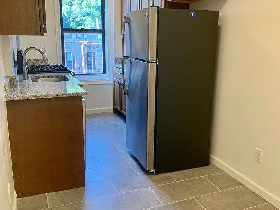 5th image of 121 Seaman Ave APT 6G
