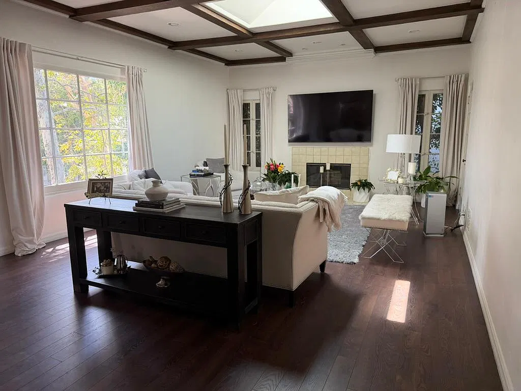 251 N Almont Dr — Photo 3