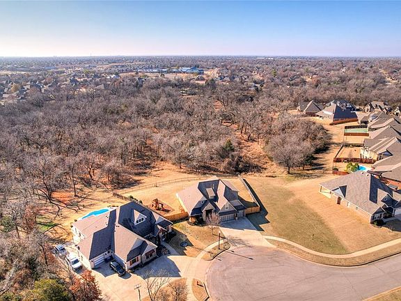 3rd image of 804 NW 184th Ct