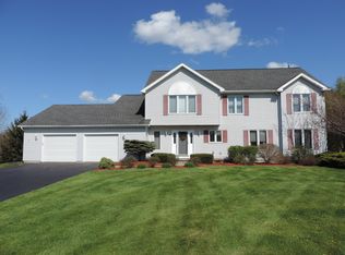 18 Shannon Cres, Spencerport, NY 14559