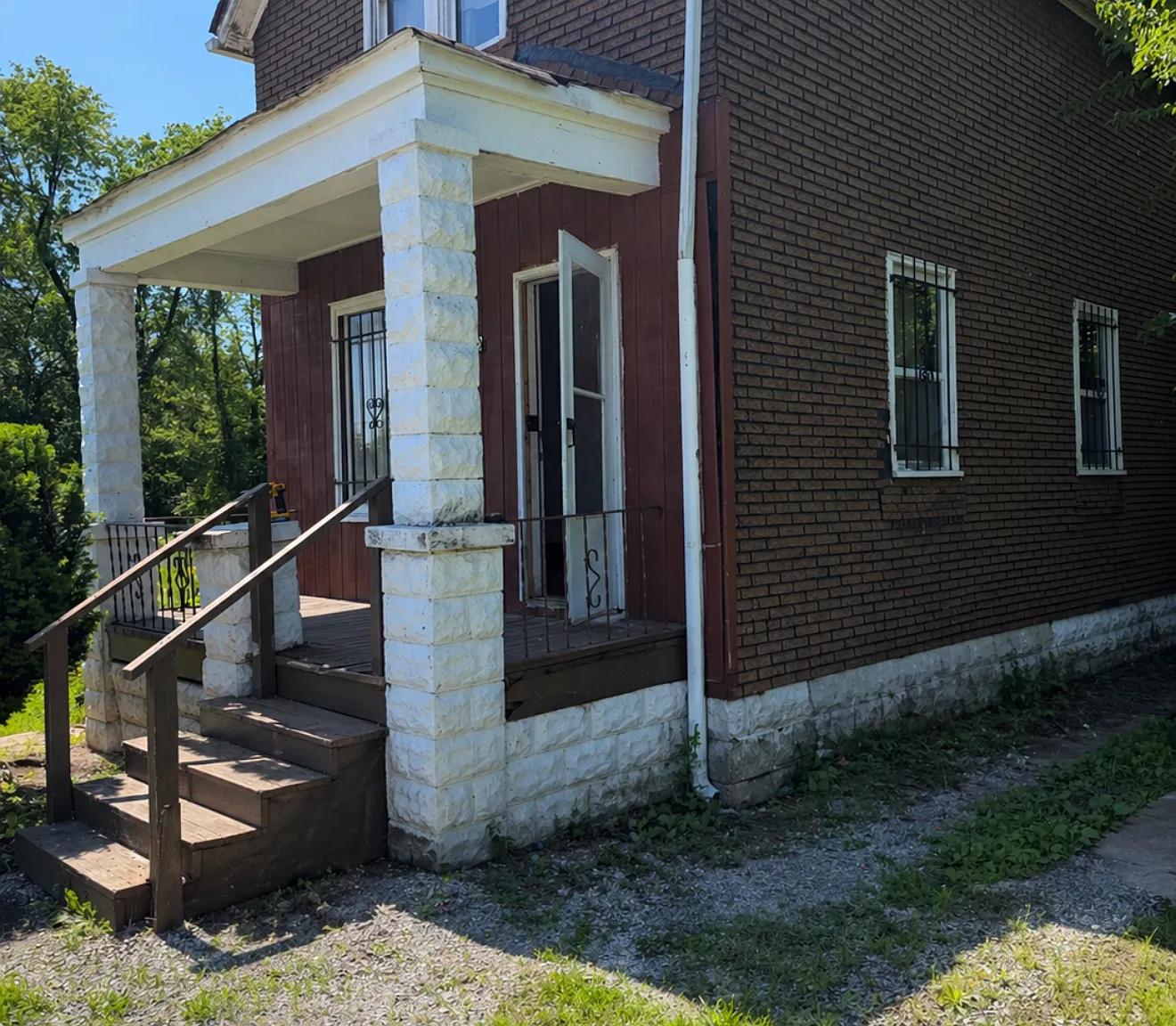 3 bed, 704 sqft, $500 — Photo 1