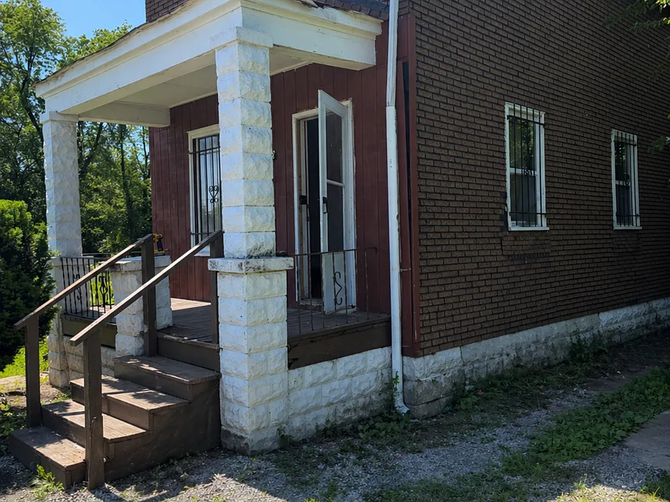 2120 Saint Louis Ave