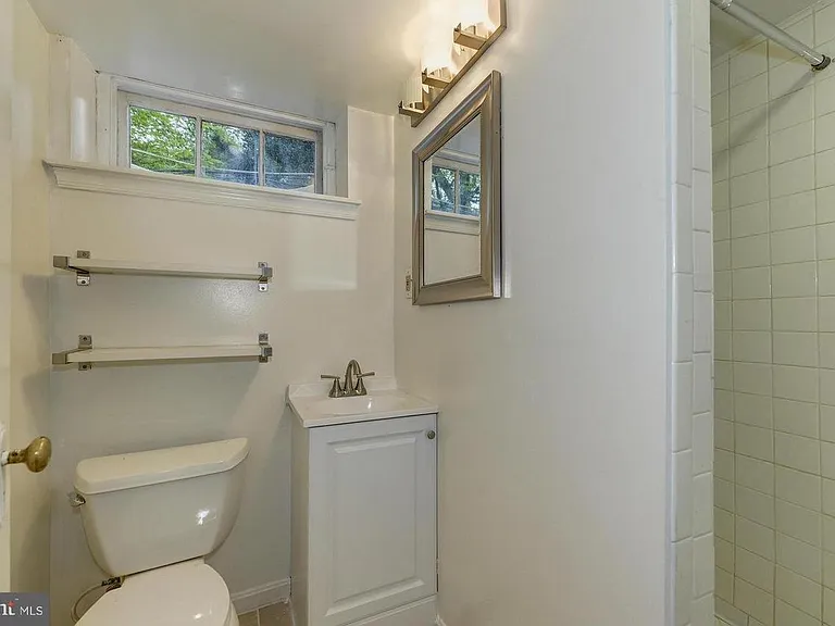 937 Patrick Henry Dr — Photo 27