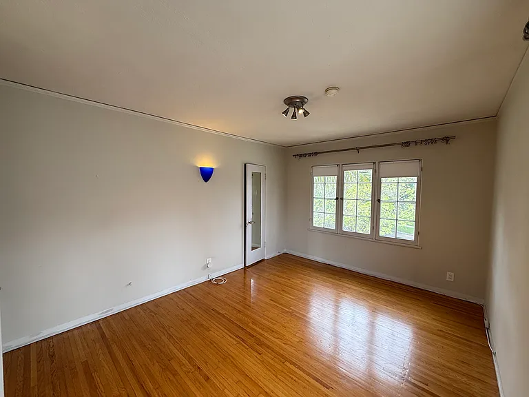 1108 S Redondo Blvd #UPPER — Photo 9