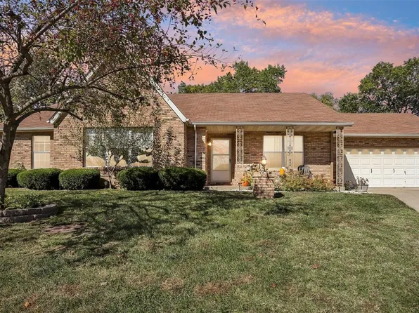 1701 Spruce Hill Dr, Belleville, IL 62221