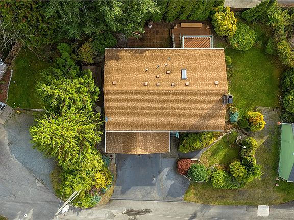 4th image of 6127 188th Street SW