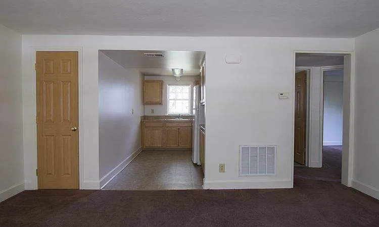 Fernwood Park Apartments — Photo 4